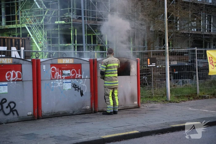 Brand in plastic container snel geblust