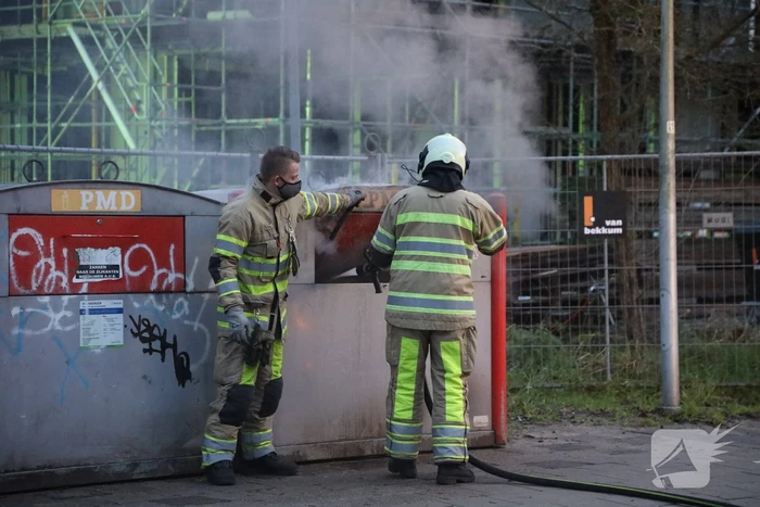 Brand in plastic container snel geblust