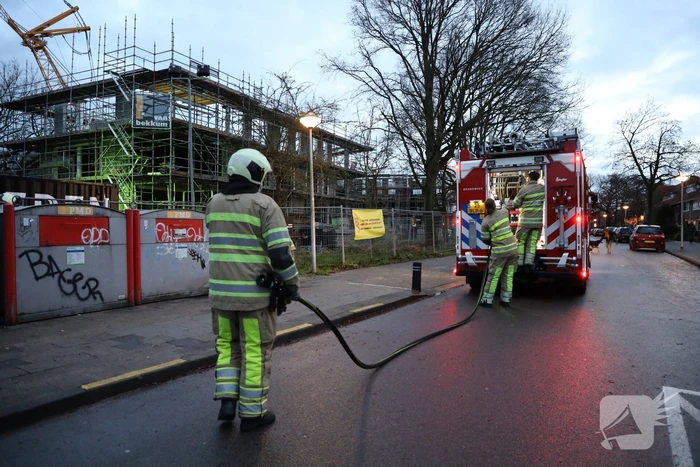 Brand in plastic container snel geblust