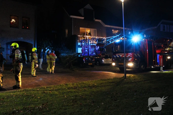Brand in schoorsteen van woning