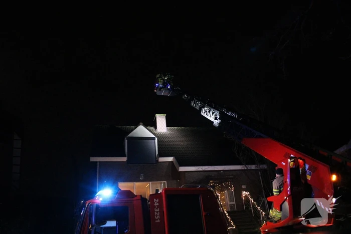 Brand in schoorsteen van woning