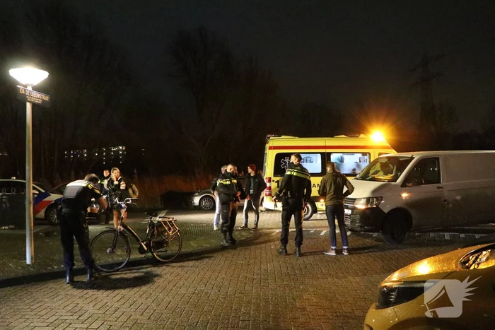 Fietser geschept door bestelbus