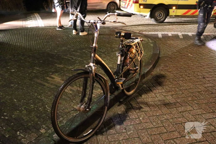 Fietser geschept door bestelbus