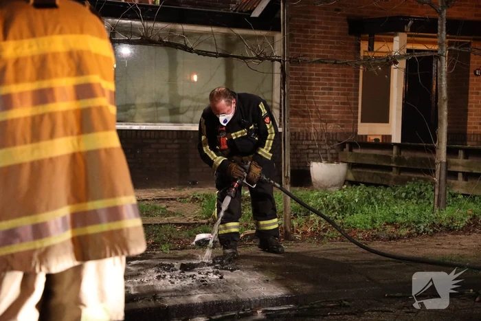 Brand in schoorsteen van woning