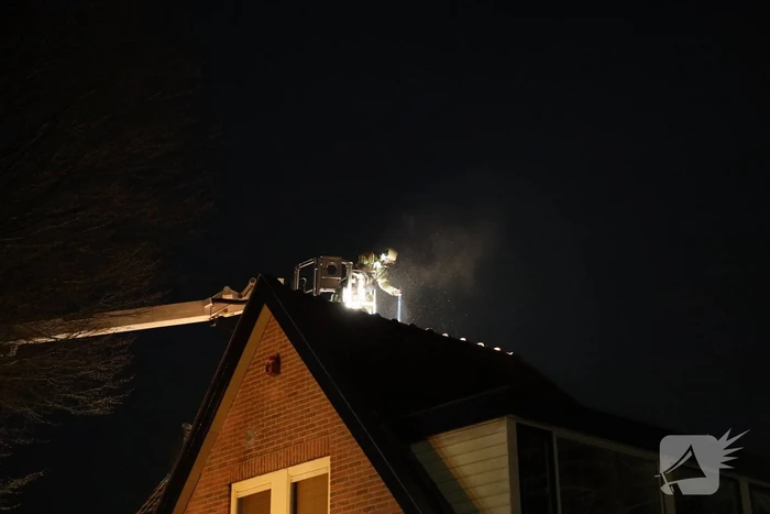Brand in schoorsteen van woning