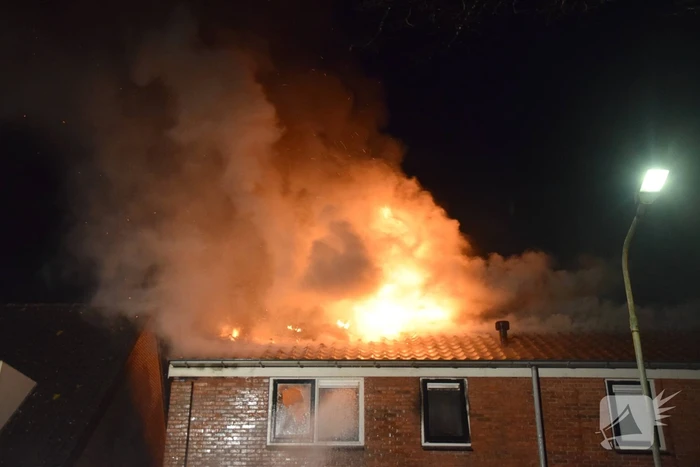 Persoon overleden bij uitslaande woningbrand