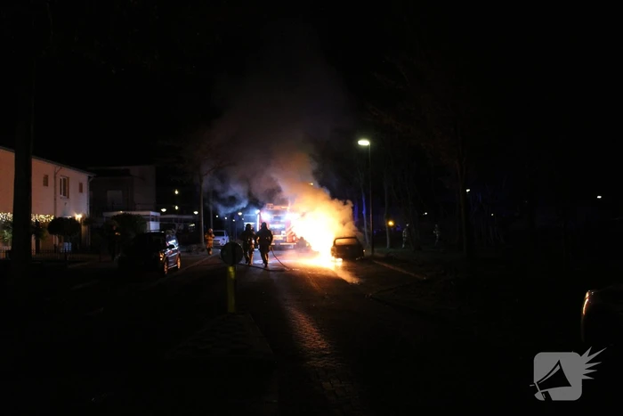 Autobrand snel geblust door brandweer