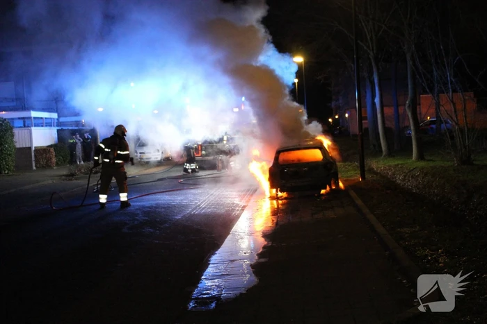 Autobrand snel geblust door brandweer