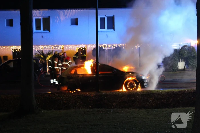 Autobrand snel geblust door brandweer