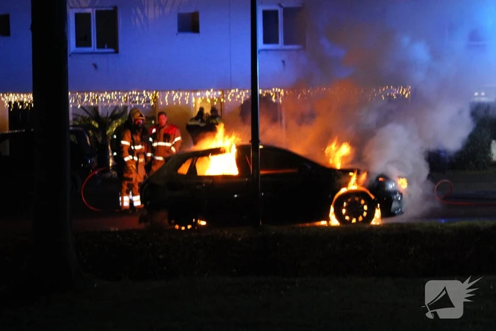 Autobrand snel geblust door brandweer