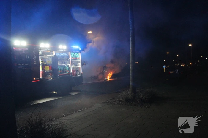 Autobrand snel geblust door brandweer