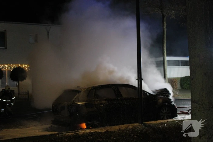 Autobrand snel geblust door brandweer