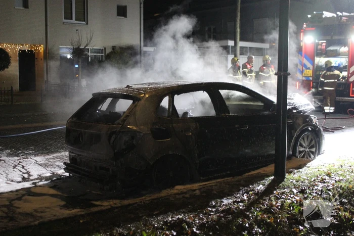 Autobrand snel geblust door brandweer