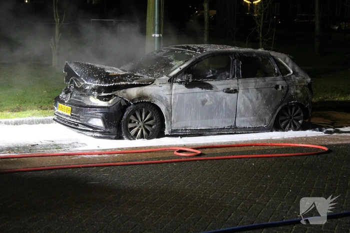 Autobrand snel geblust door brandweer