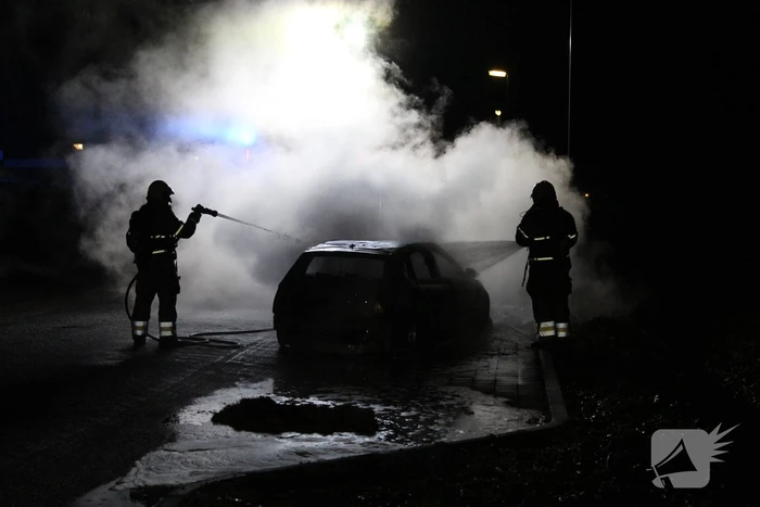 Autobrand snel geblust door brandweer