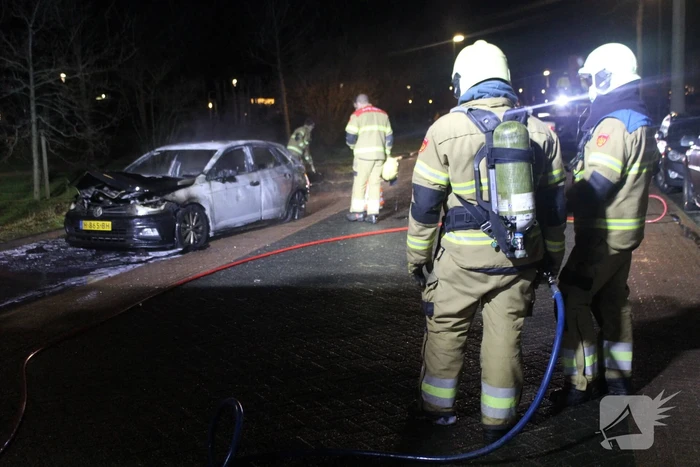 Autobrand snel geblust door brandweer