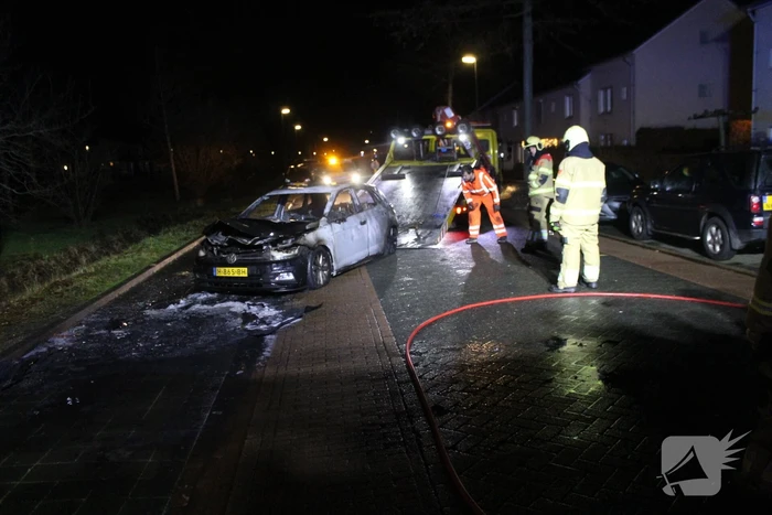 Autobrand snel geblust door brandweer