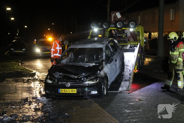 Autobrand snel geblust door brandweer