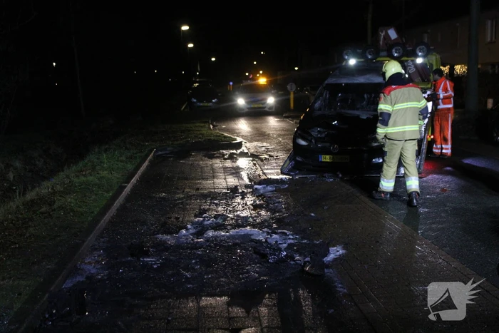 Autobrand snel geblust door brandweer