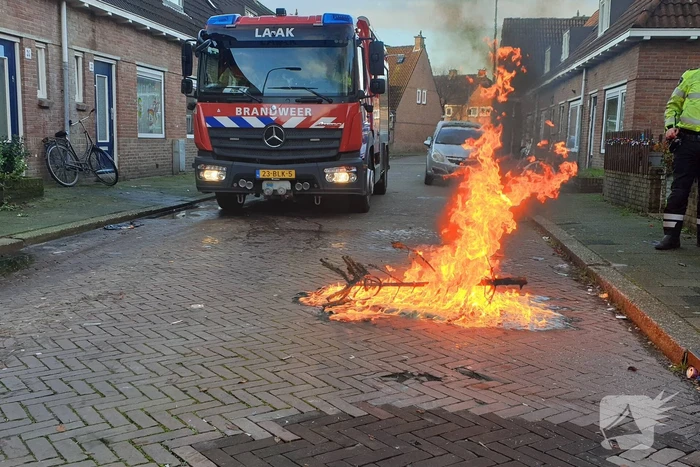 Kerstboom in brand gestoken