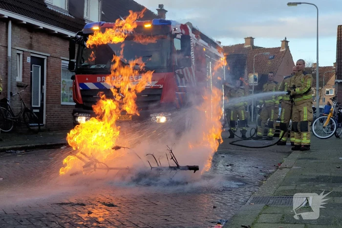 Kerstboom in brand gestoken