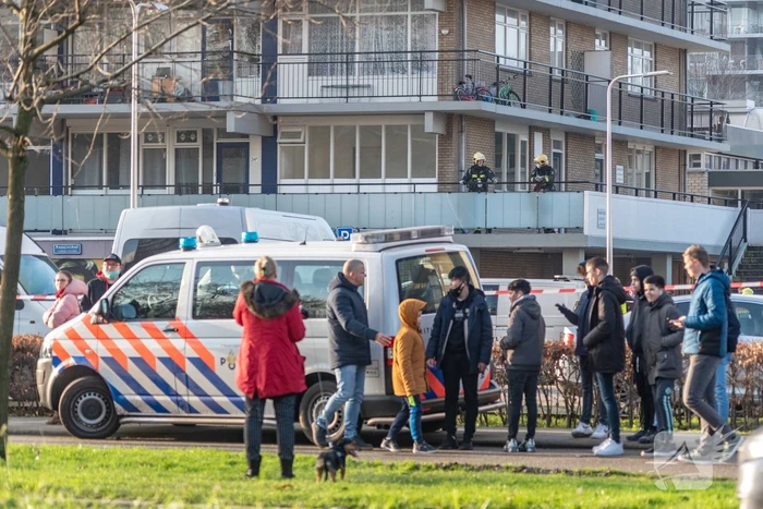 Vuurwerkbom ontploft in woning, bewoner gewond