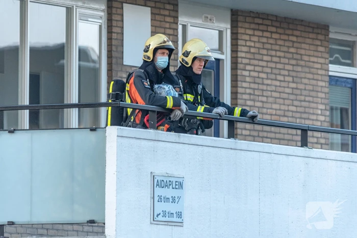 Vuurwerkbom ontploft in woning, bewoner gewond