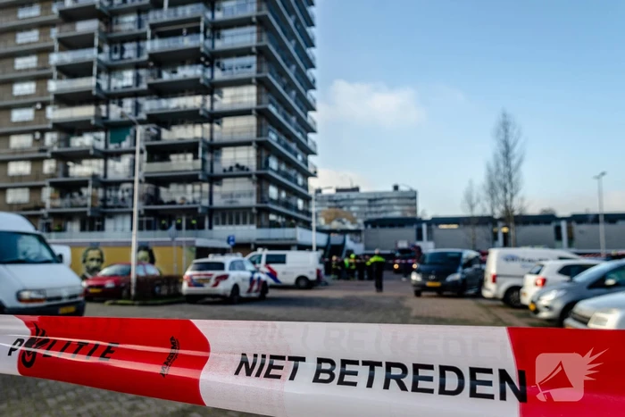 Vuurwerkbom ontploft in woning, bewoner gewond