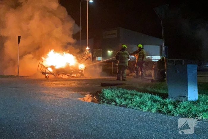 Caravan verwoest door brand