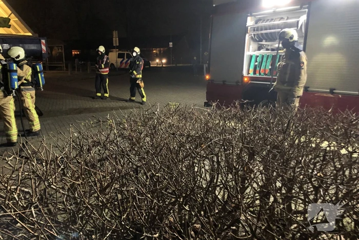 Houten pallet en vuurton in brand