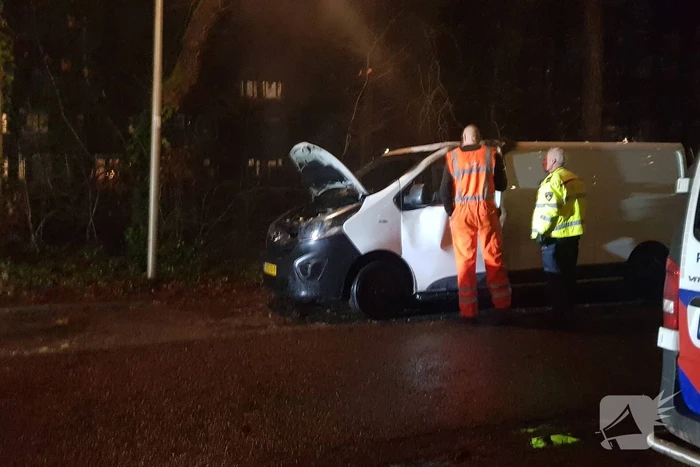 Bestelbus verwoest door brand