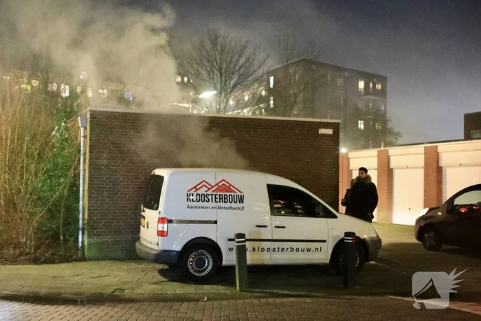 Brand in bestelbus snel onder controle