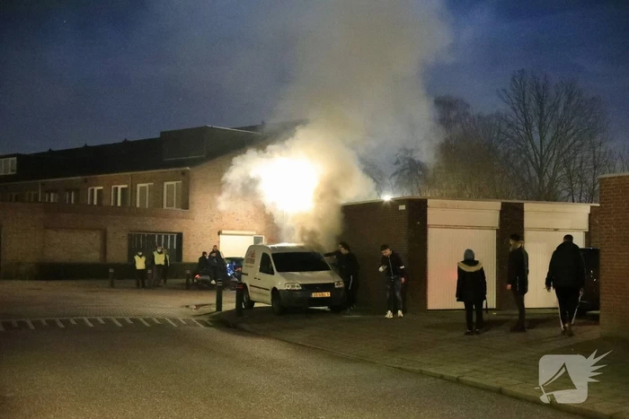 Brand in bestelbus snel onder controle