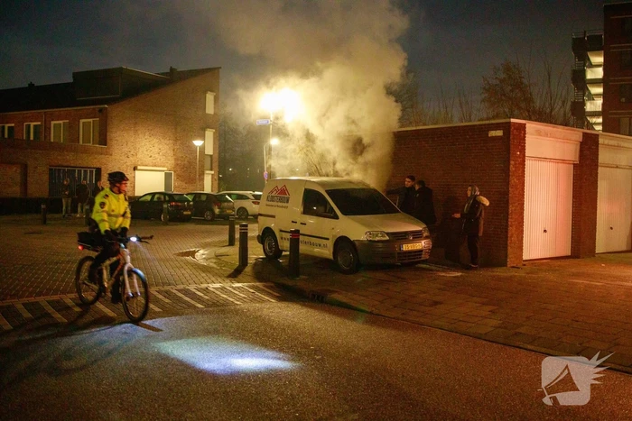 Brand in bestelbus snel onder controle