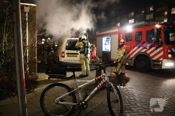 Brand in bestelbus snel onder controle