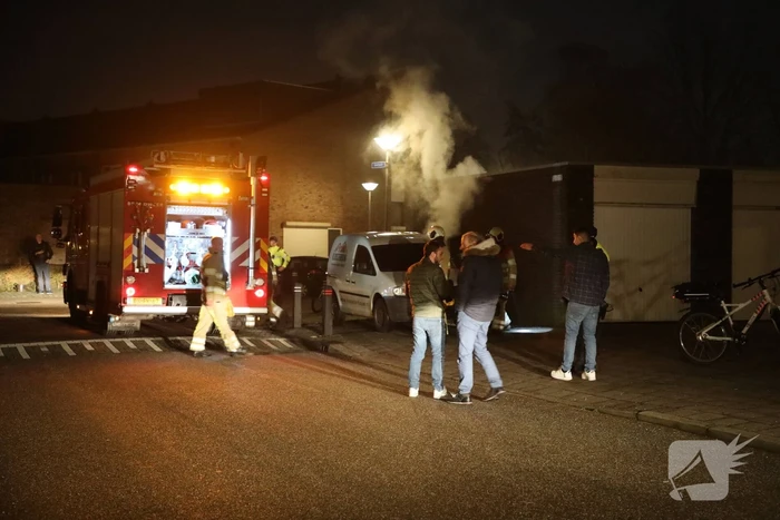 Brand in bestelbus snel onder controle