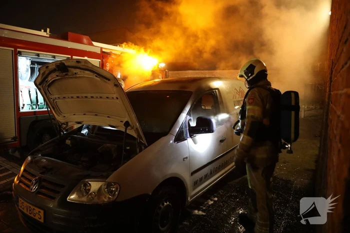 Brand in bestelbus snel onder controle