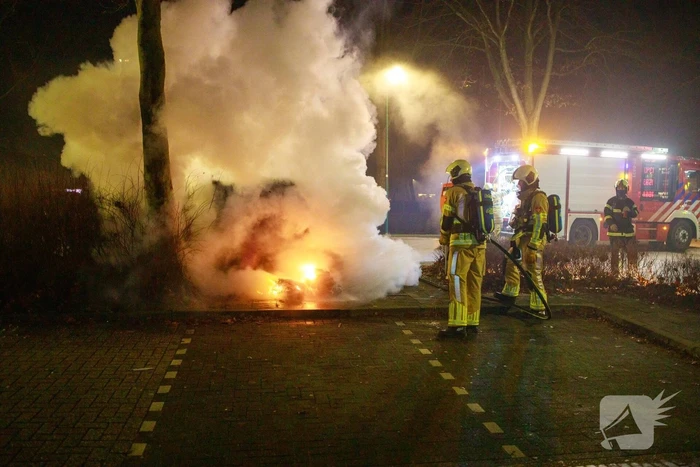 Brand tegen container bij tankstation