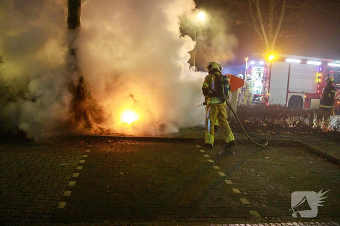 Brand tegen container bij tankstation