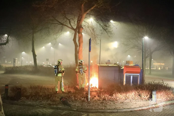 Brand tegen container bij tankstation