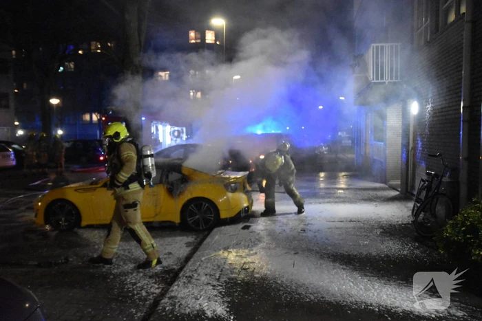 Twee auto's verwoest door brand