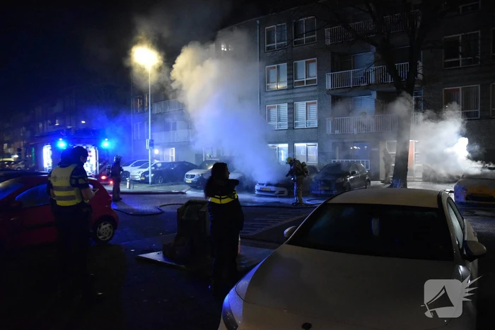 Twee auto's verwoest door brand