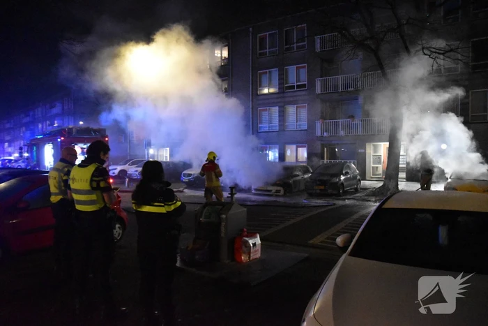 Twee auto's verwoest door brand