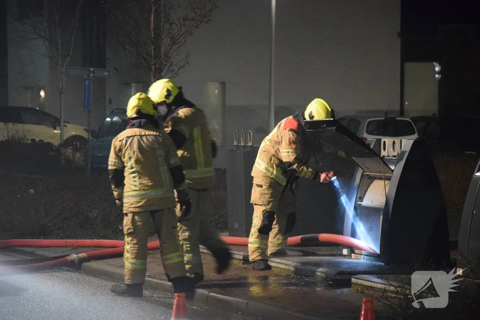Veel rook bij brand in ondergrondse container