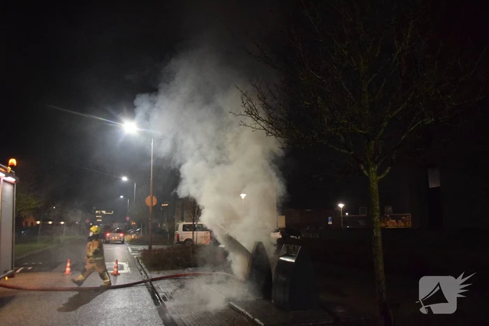 Veel rook bij brand in ondergrondse container