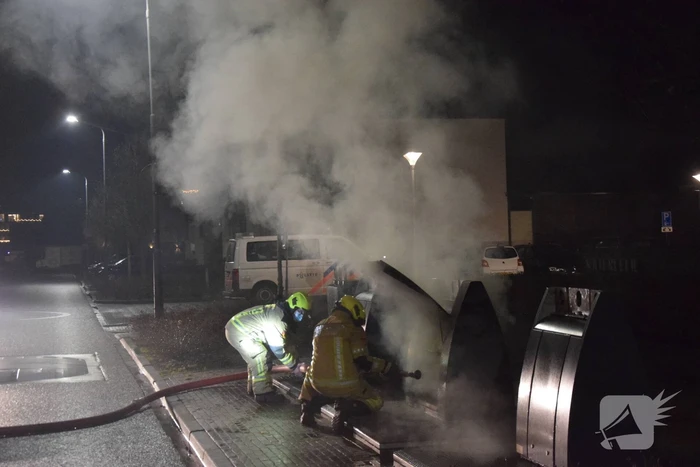 Veel rook bij brand in ondergrondse container