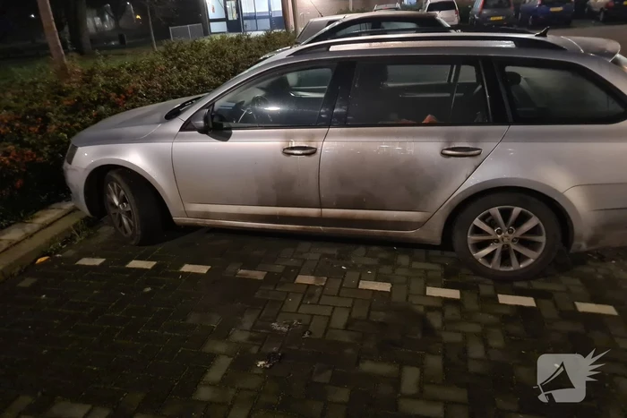 Poging tot brandstichting bij auto mislukt