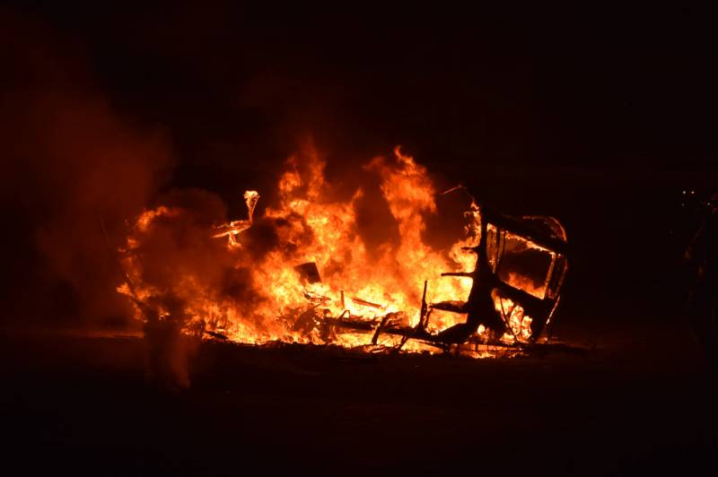 Caravan verwoest door brand