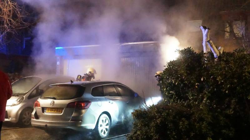 Autobrand slaat over naar garage