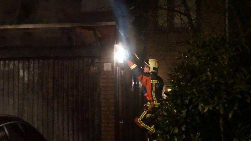 Autobrand slaat over naar garage